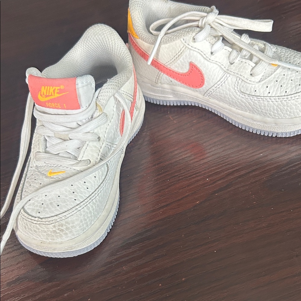 Nike Force 1 Kids Sneakers in White and Coral